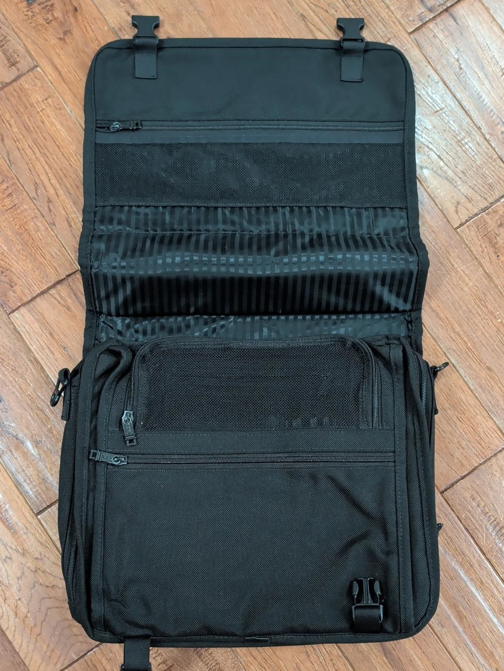 TUMI Black Men's Laptop Messenger Everyday Bag
